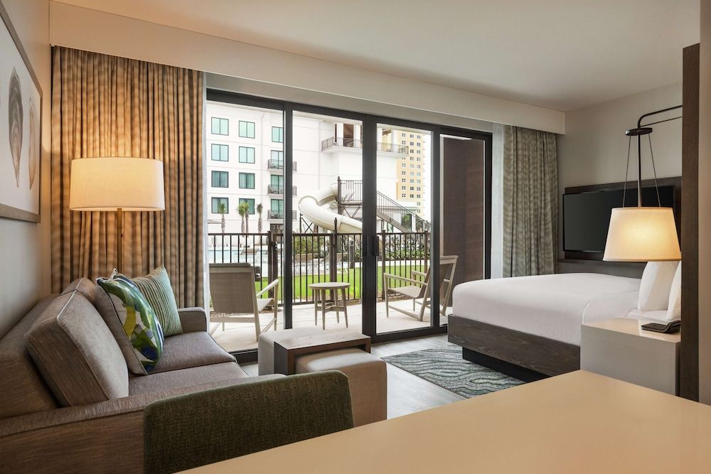 Studio Suite, 1 King Bed (Patio/Pool Access)