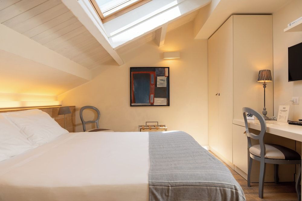 Hotel 900 Double Room Single Use (Style) 2