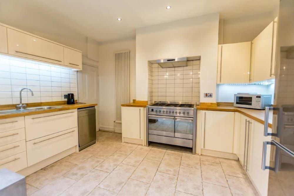 undefined North Parade 5