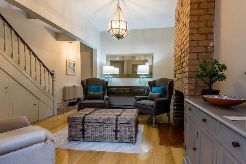 undefined North Parade 9