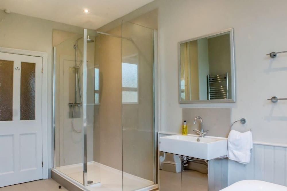 North Parade Apartment 12