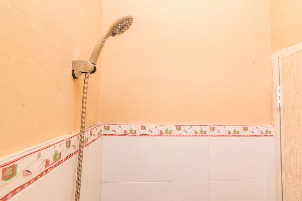 SPOT ON 2755 Zainab Homestay Syariah Double Room 15