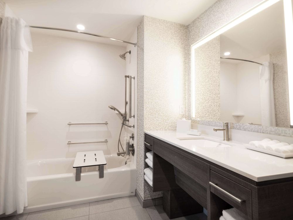 Home2 Suites By Hilton Santa Rosa Beach Suite, 1 King Bed, Accessible, Bathtub 3