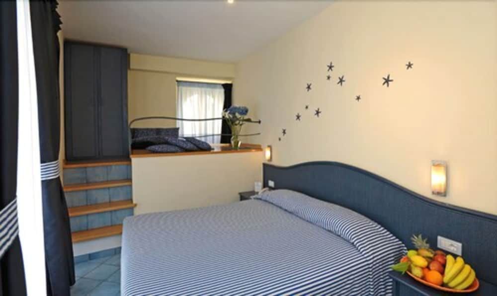 undefined Sharon House 7