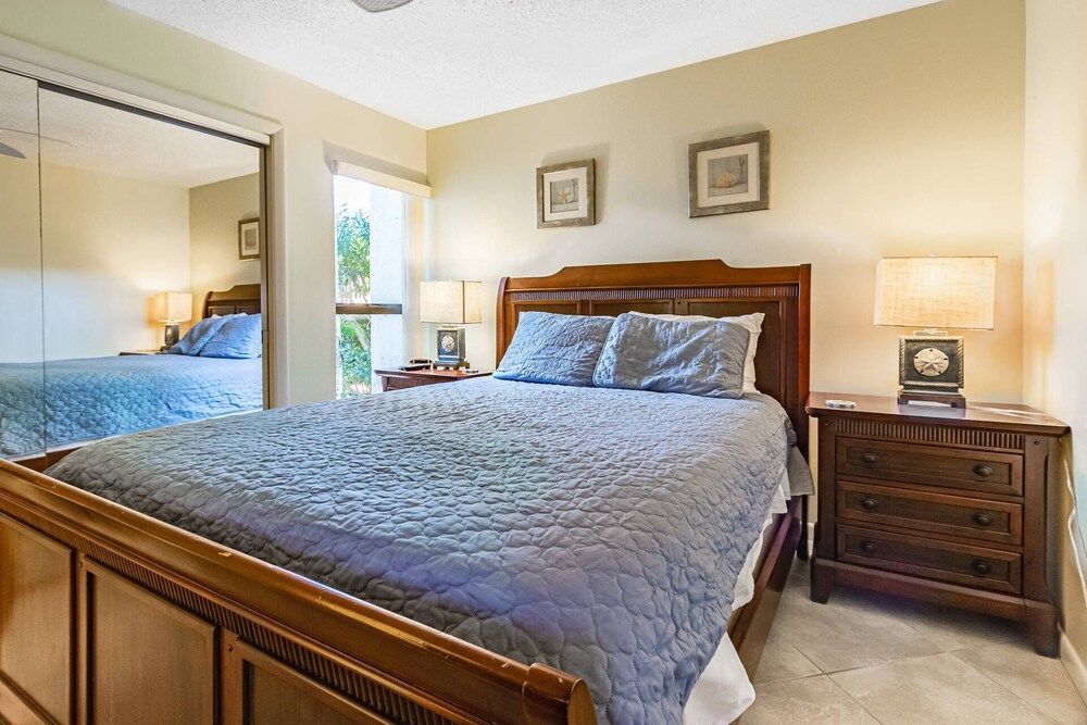 Condo (Midnight Cove II Ground Level Close t)