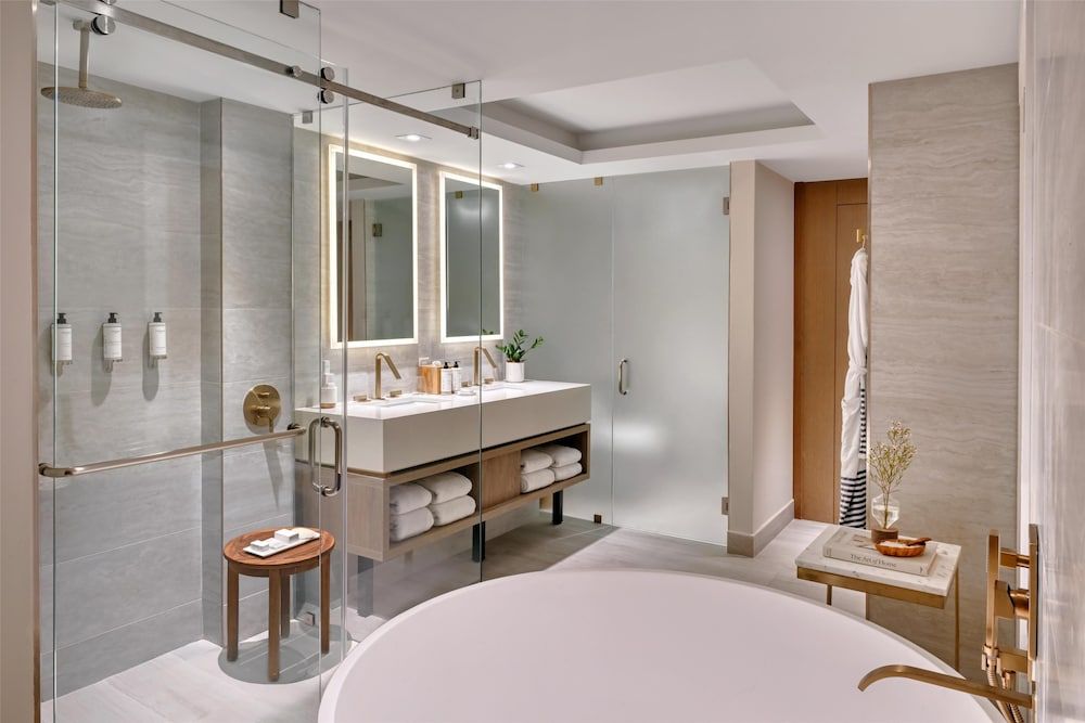 Amrit Ocean Resort and Residences - Singer Island Premier Ocean View 2 Queens 3