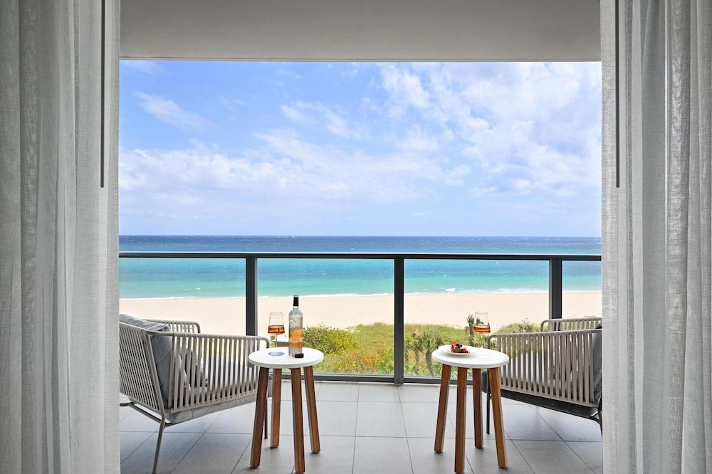 Amrit Ocean Resort and Residences - Singer Island Junior Suite, 1 King Bed, Oceanfront 4