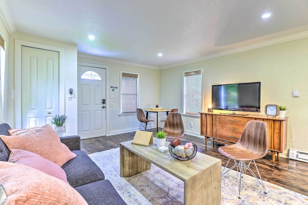 undefined Modern Winter Garden Cottage: 16 Mi to Disney 9