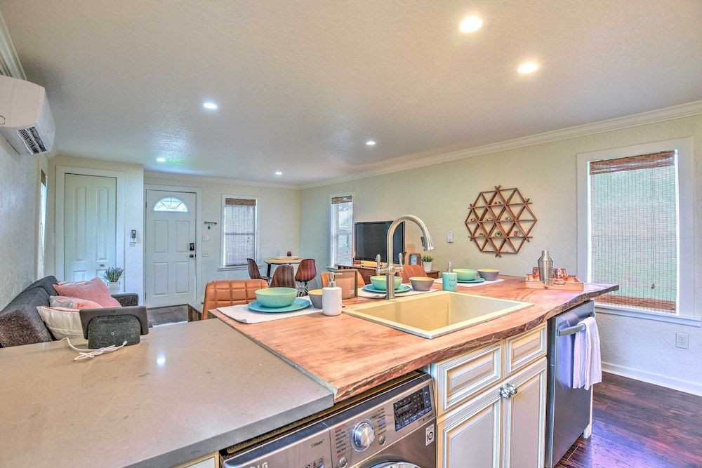 undefined Modern Winter Garden Cottage: 16 Mi to Disney 4