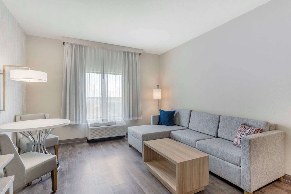 Best Western Plus Winter Haven Inn & Suites  Standard Room, 1 King Bed, Non Smoking (Walk-in Shower;with Sofabed) 4