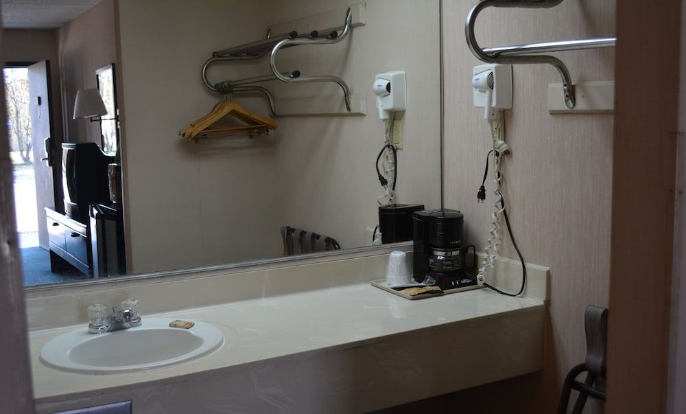 Camilla Inn & Suites Standard Double Room, 2 Double Beds, Smoking 5