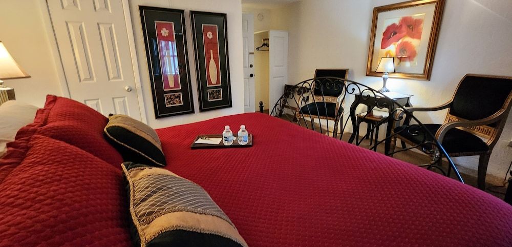 Lily Creek Lodge Le Paris King Room 3