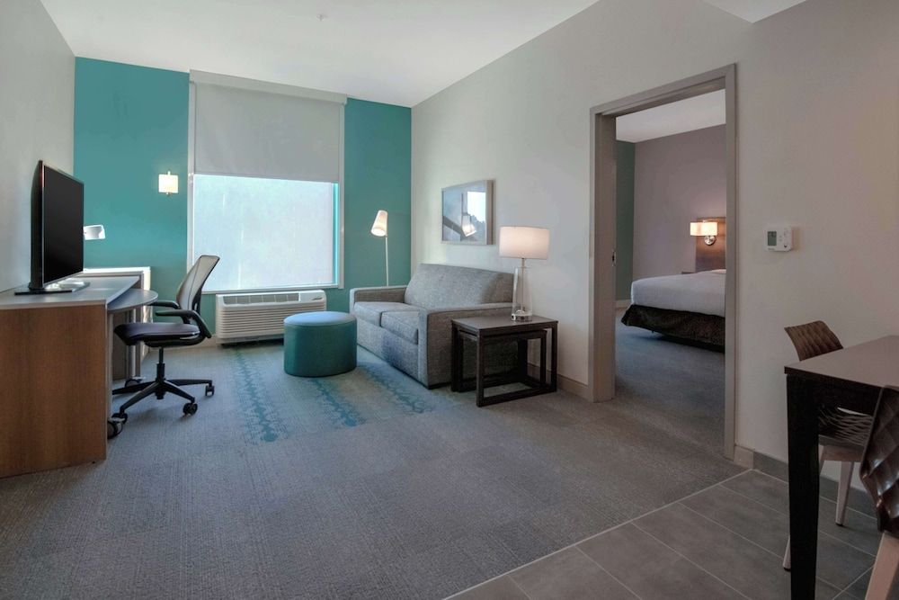 Home2 Suites by Hilton Savannah I95 North Suite, 1 King Bed, Accessible (Roll In Shower) 2
