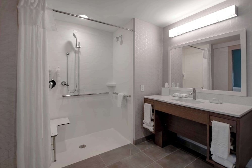 Home2 Suites by Hilton Savannah I95 North Suite, 1 King Bed, Accessible (Roll In Shower)