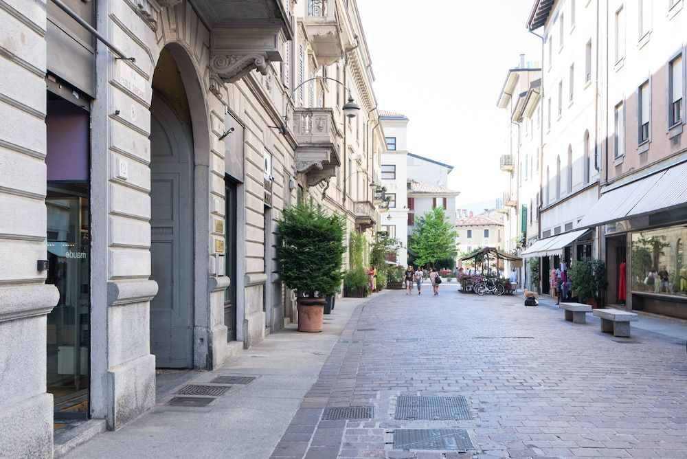 undefined Numero Due Piazza Mazzini 3