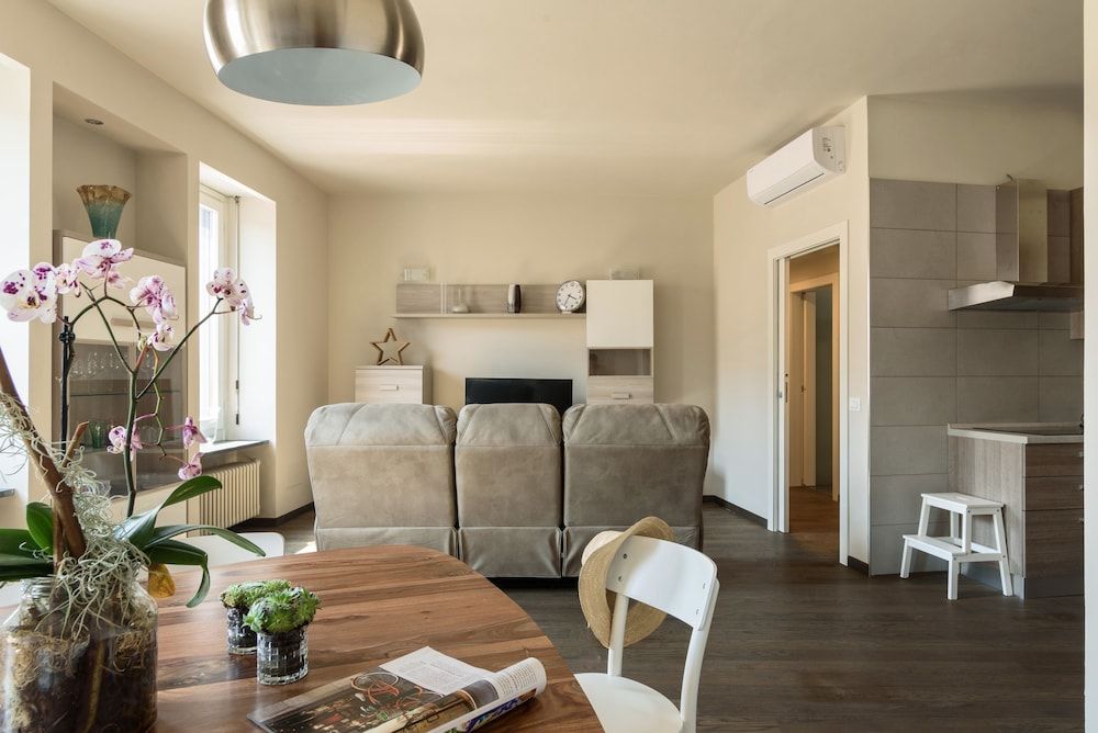 undefined Numero Due Piazza Mazzini 10