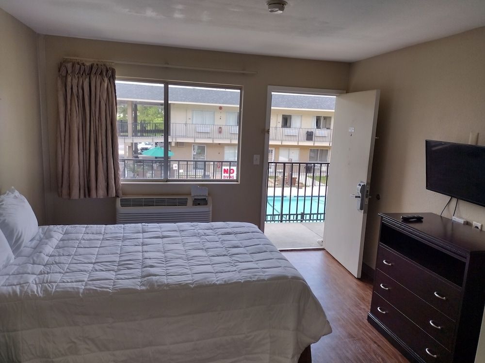 Fairbridge Inn & Suites Richmond Hill Basic Single Room