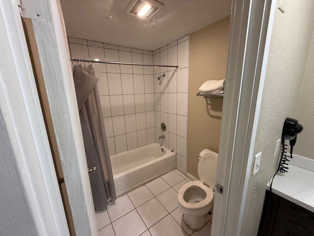 Fairbridge Inn & Suites Richmond Hill Deluxe Single Room 6