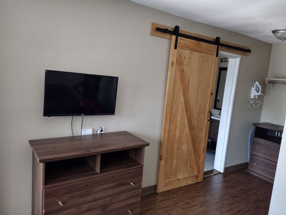 Fairbridge Inn & Suites Richmond Hill Deluxe Single Room 8