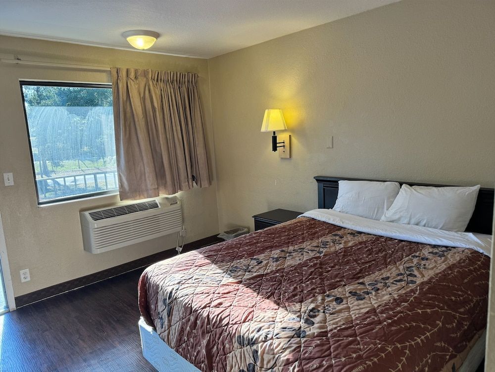 Fairbridge Inn & Suites Richmond Hill Basic Single Room 3