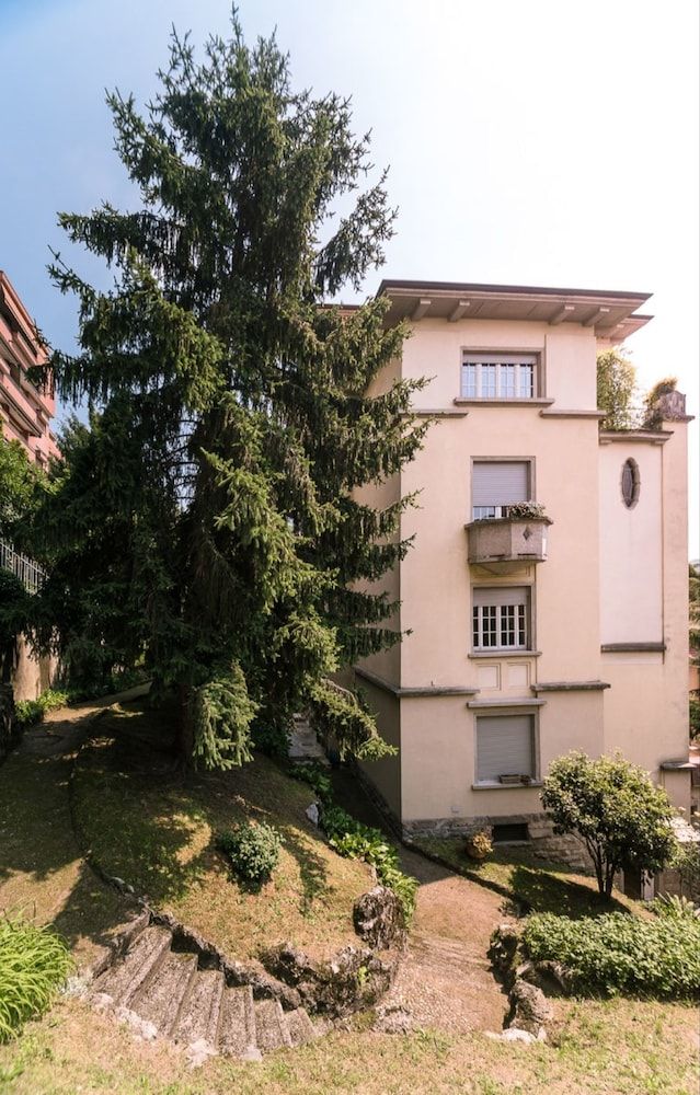 undefined Alex Suite 3