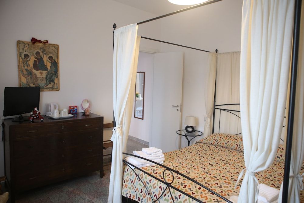 Corso Messina Classic Room, 1 Double Bed, Accessible 5