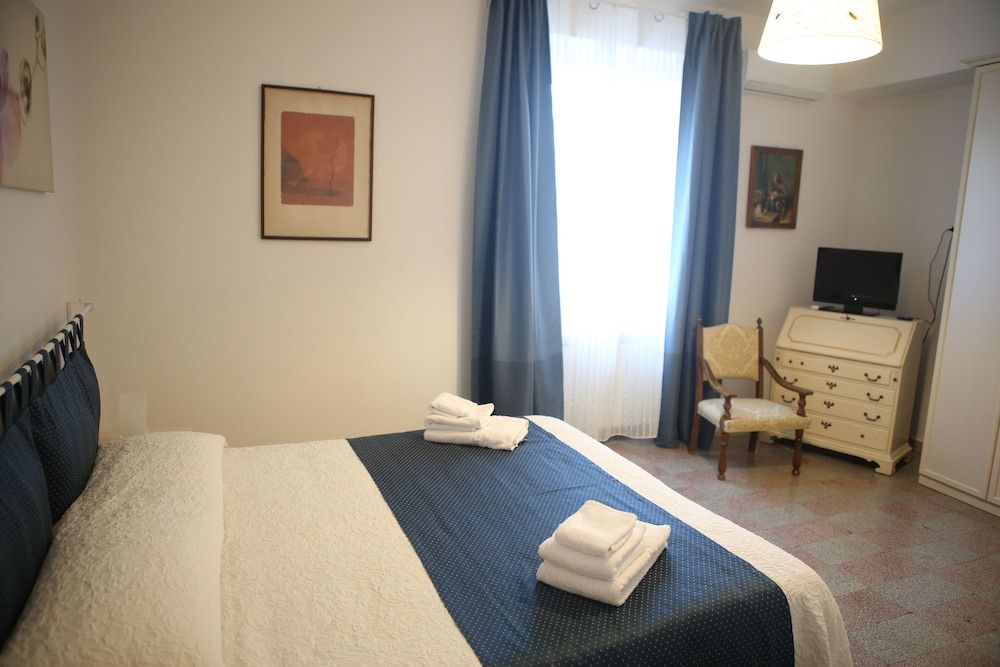 Corso Messina Classic Double or Twin Room 3