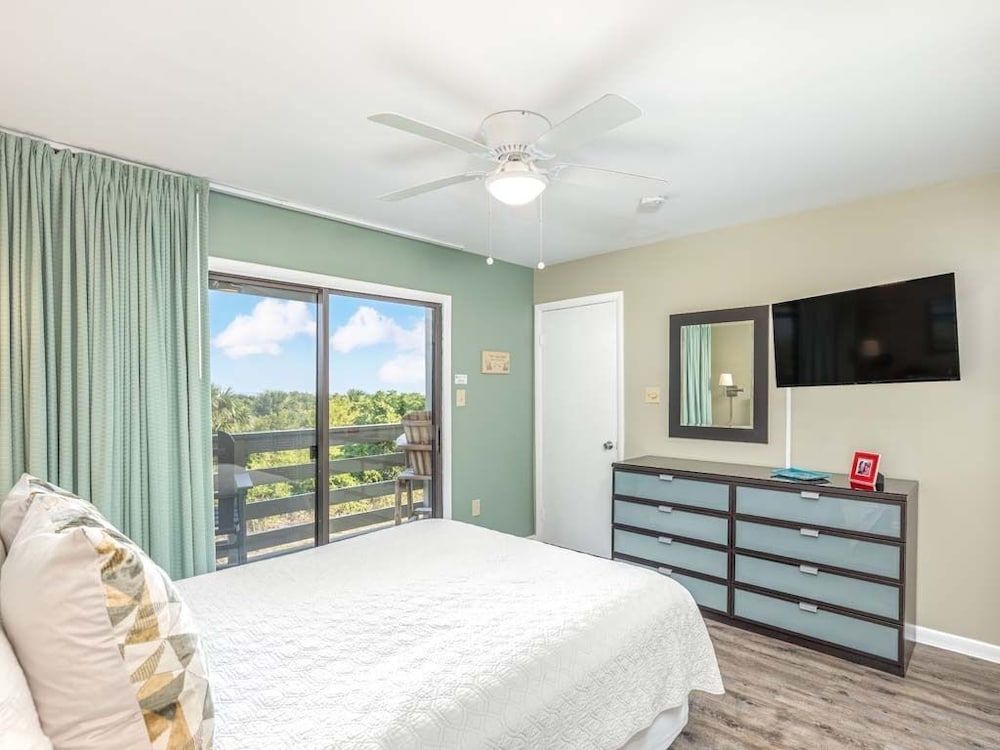 Condo, Queen, 2 Twin and Sofa Bed, Partial Ocean View, Kitchen