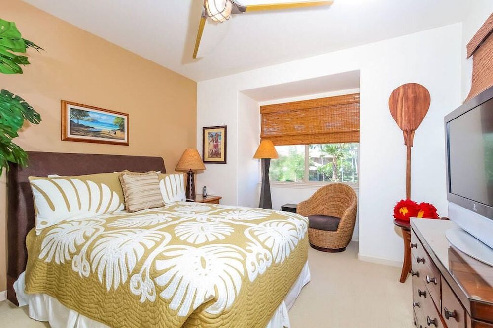 Townhome, Multiple Beds, Patio, Golf View (Mauna Lani Fairways #403)