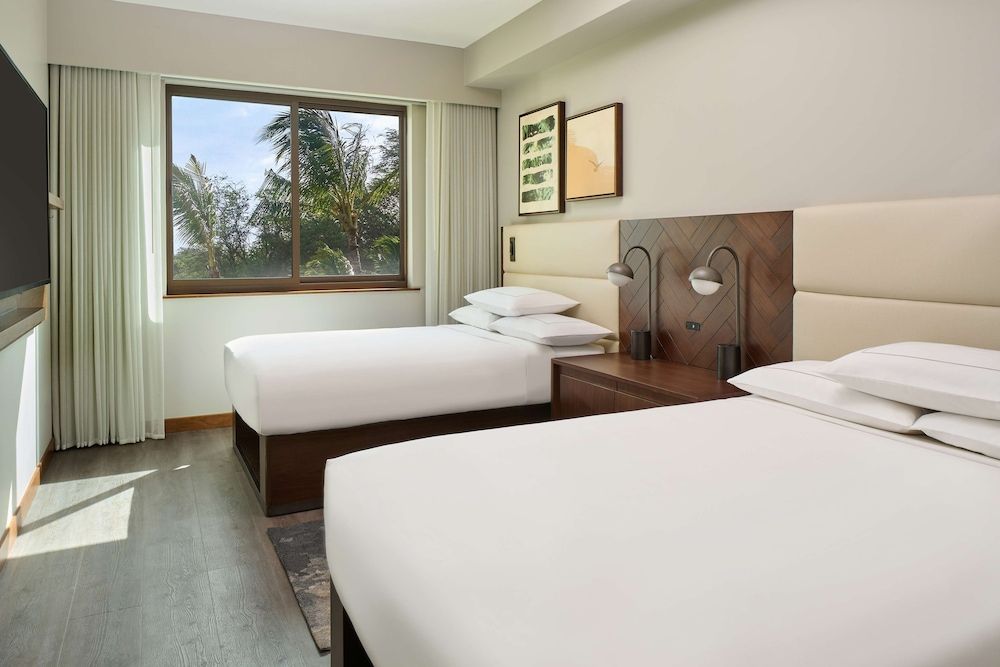 2 Bedroom Resort View 1 King 2 Doubles 3X3 Shower
