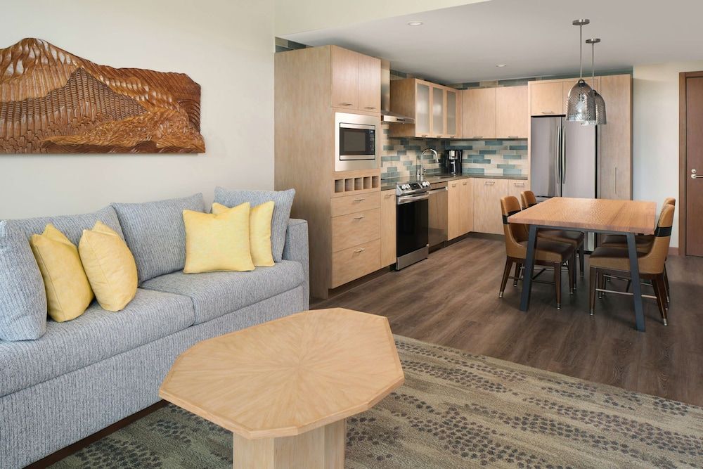 1 Bedroom Resort VW King 3X3 Transfer Shower