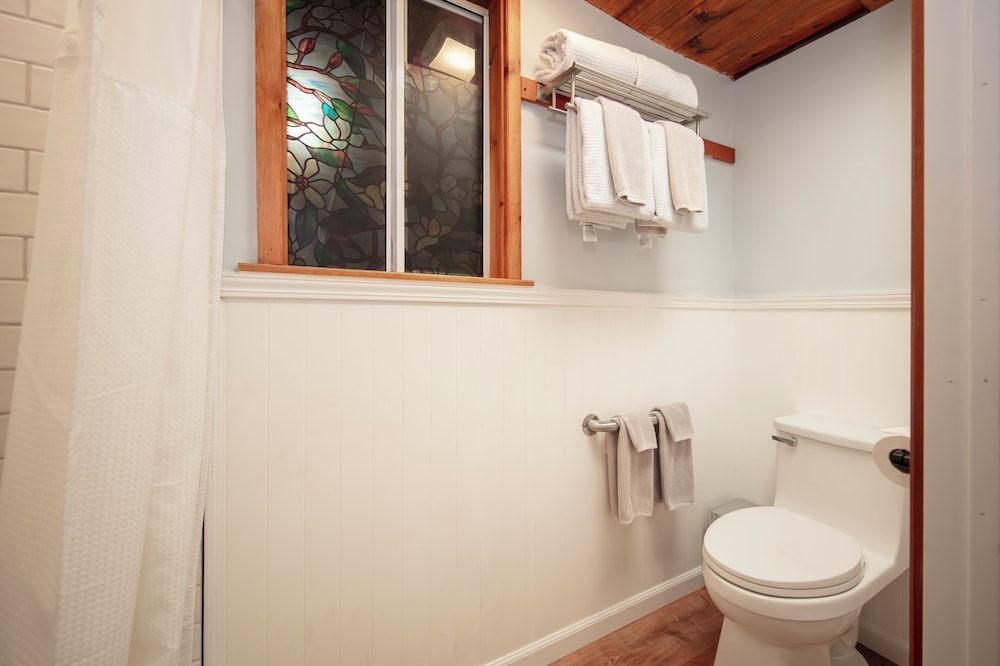 Aloha Junction Bed and Breakfast Gardenia Studio: 1 King +  Sofa-chair bed, Kitchenette, Pvt Entrance +Lanai 7