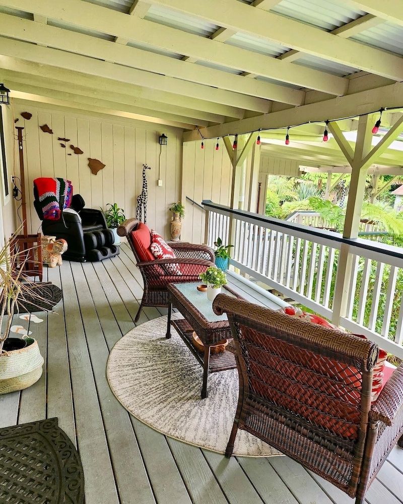 Aloha Junction Bed and Breakfast Gardenia Studio: 1 King +  Sofa-chair bed, Kitchenette, Pvt Entrance +Lanai 4