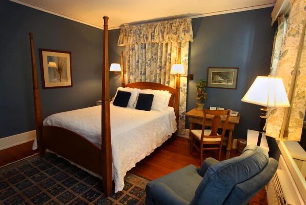 1. Blue Room