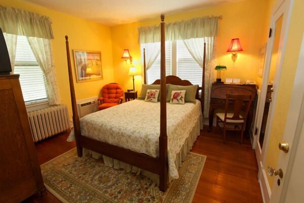 3. Yellow Room