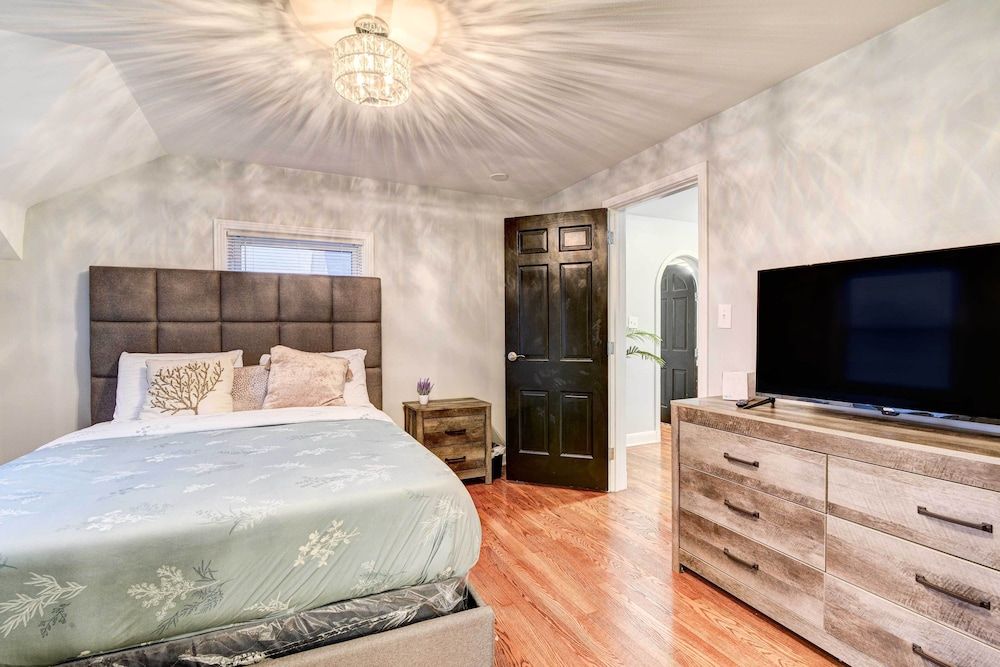House (6 Bedrooms)