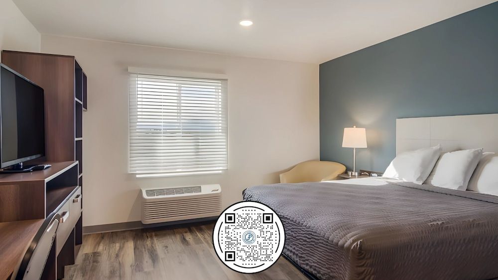 WoodSpring Suites Libertyville - Chicago Standard Room, 1 Queen Bed, Non Smoking 4