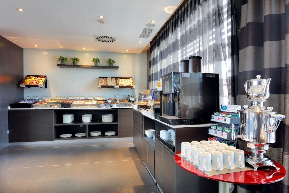 undefined Eurostars Plaza Mayor 5