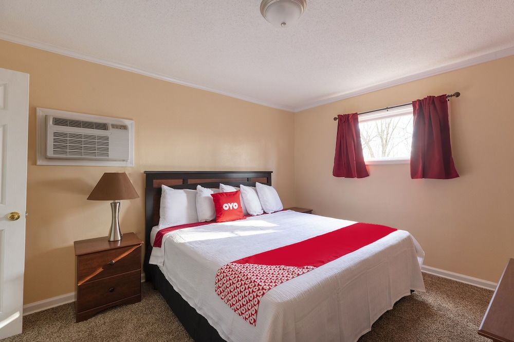 King Bed with Pull Out