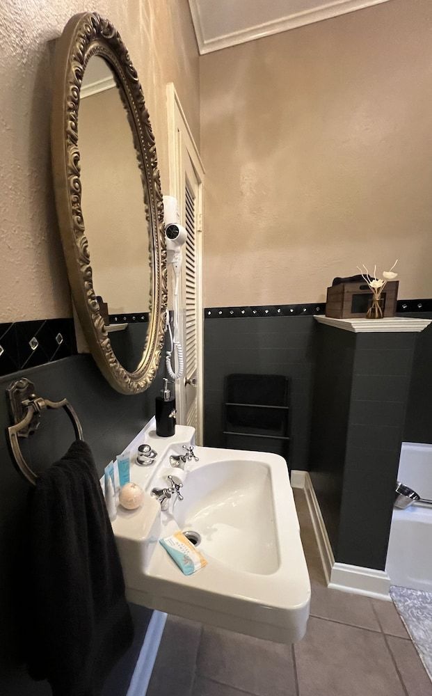 Opus House Executive Room 3