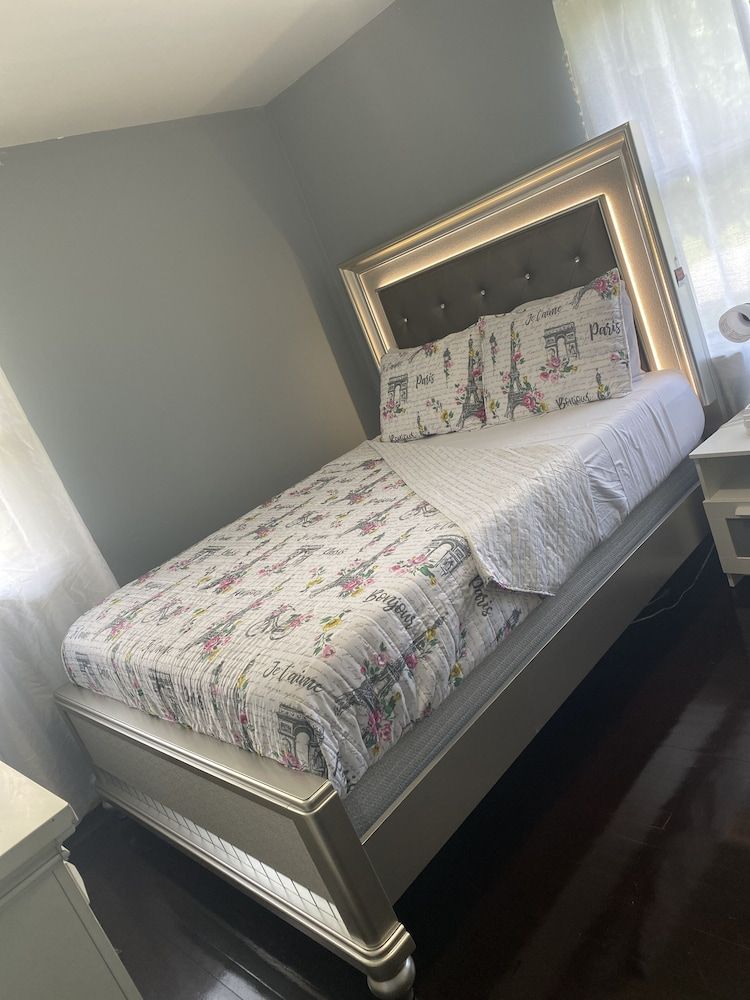 Akeem's  guest house Room 4