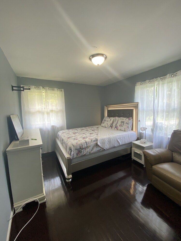 Akeem's  guest house Room 5