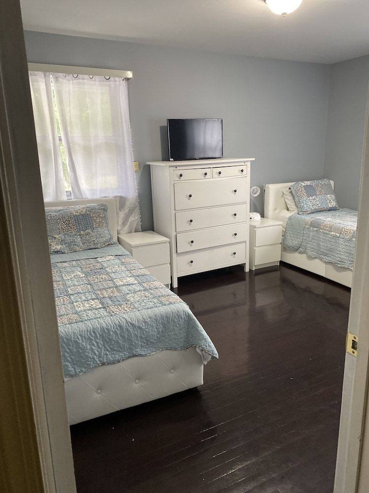 Akeem's  guest house Room 8