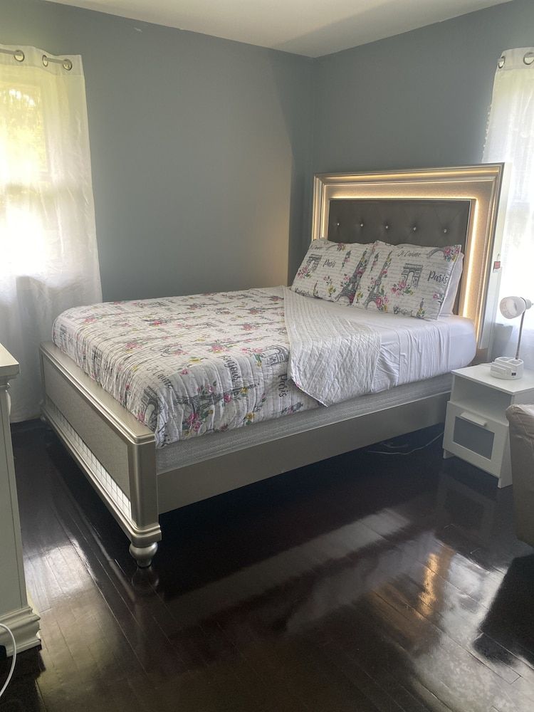Akeem's  guest house Luxury Single Room 3