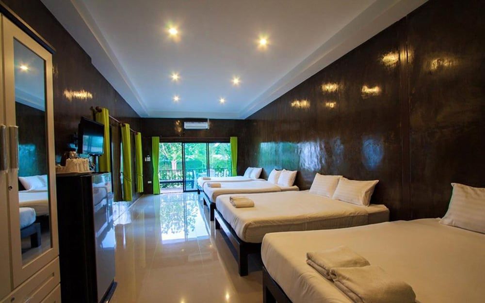 Pranburi Cabana Resort Deluxe Room 3
