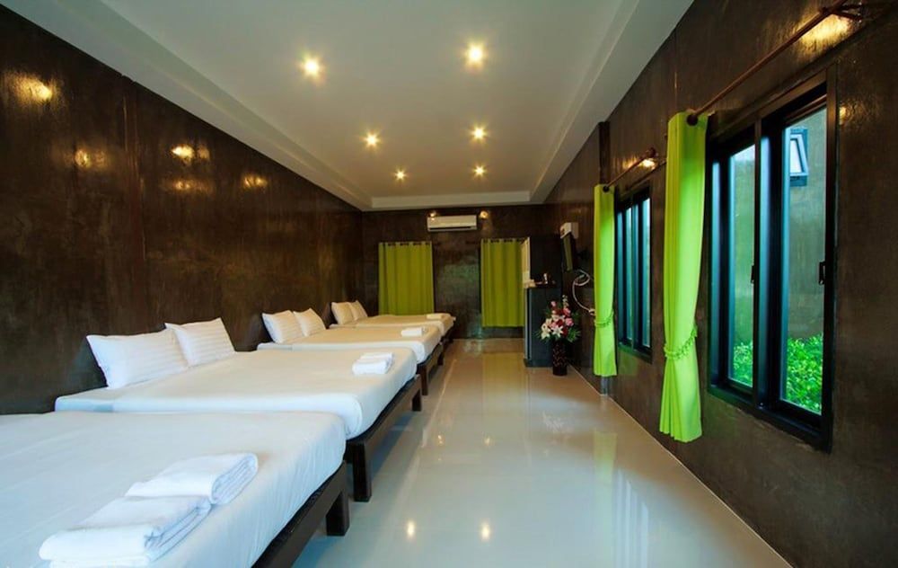 Pranburi Cabana Resort Deluxe Room 2