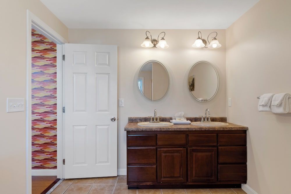 Wagon Wheel Motel Deluxe Jacuzzi Suite 3