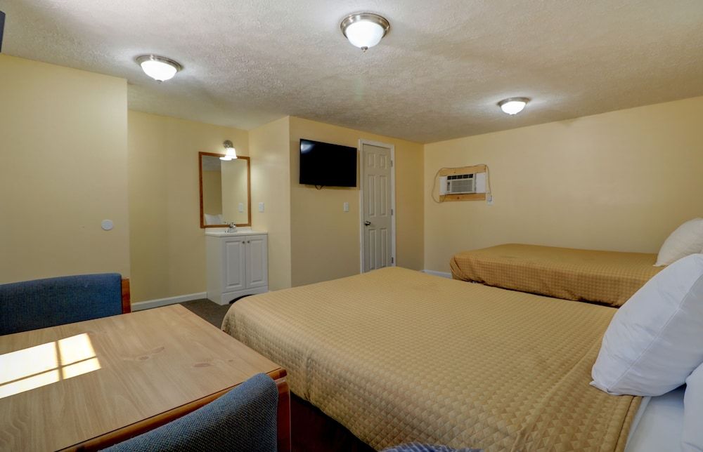 Brookside Inn & Cottages