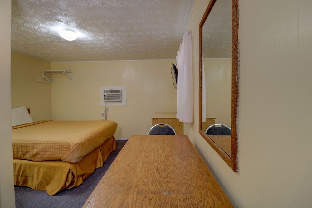 Brookside Inn & Cottages Classic Cabin 3