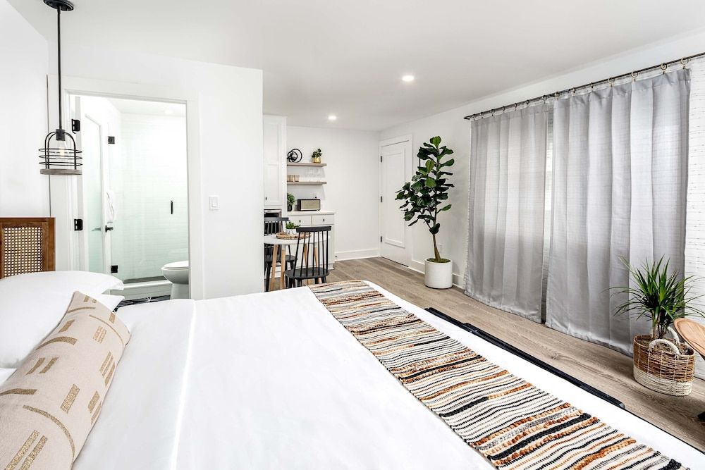 Ten Carlton Bungalow